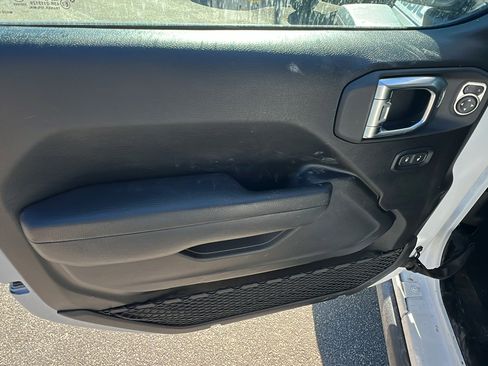 Used 2025 Jeep Wrangler Unlimited Rubicon 4xe w/ Convenience Group image 14