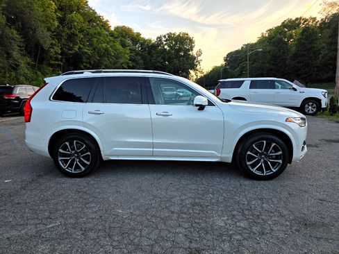Used 2018 Volvo XC90 T6 Momentum w/ Convenience Package image 4