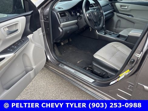 Used 2015 Toyota Camry SE image 10