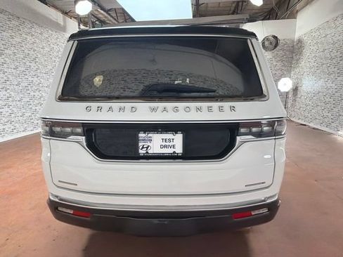 Used 2022 Jeep Grand Wagoneer Series III AWD/4WD image 6