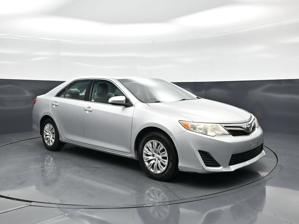 Used 2014 Toyota Camry LE FWD image 19