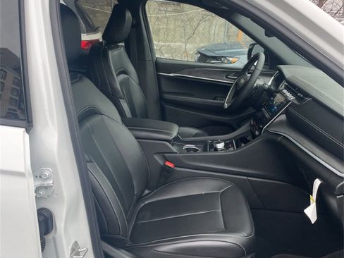 Used 2024 Jeep Grand Cherokee L Limited image 15