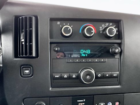 Used 2014 Chevrolet Express 2500 image 29