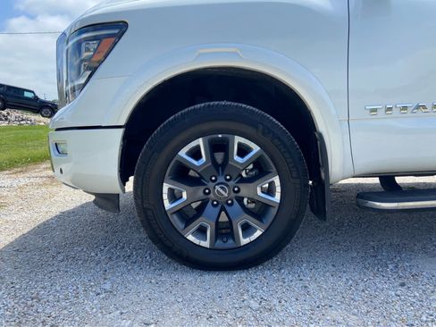 Used 2024 Nissan Titan Platinum Reserve w/ Moonroof Package AWD/4WD image 15