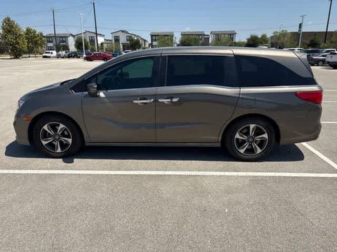 Used 2019 Honda Odyssey Touring image 2
