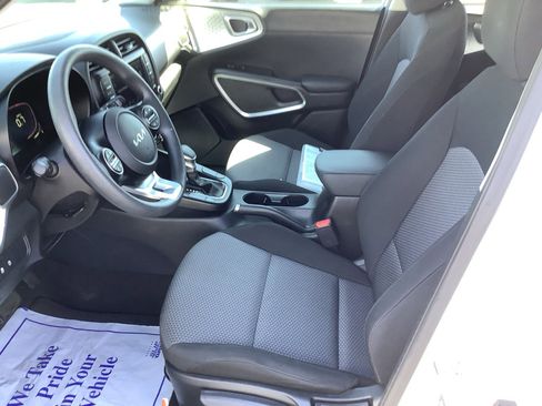 Used 2024 Kia Soul LX image 10