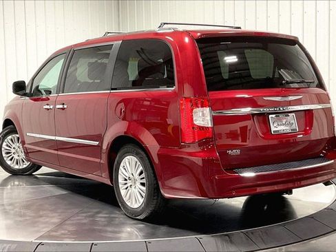 Used 2012 Chrysler Town & Country Limited w/ Luxury Group image 12