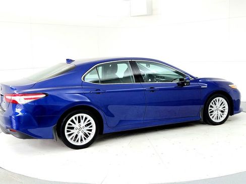 Used 2018 Toyota Camry XLE w/ Audio Package FWD image 6