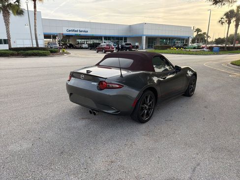 Used 2018 MAZDA MX-5 Miata Club RWD image 4