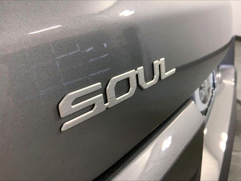 Used 2025 Kia Soul LX w/ LX Technology Package FWD image 8