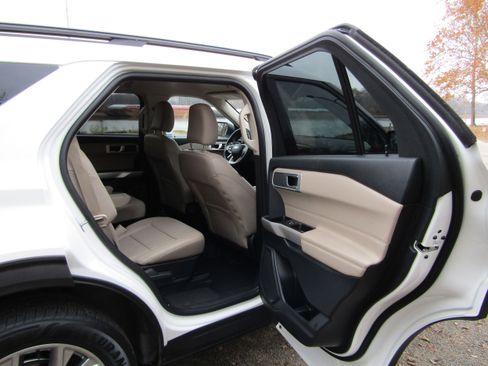 Certified 2023 Ford Explorer XLT w/ Equipment Group 202A image 20