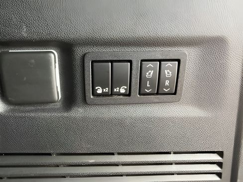 Used 2022 GMC Yukon XL Denali AWD/4WD image 31