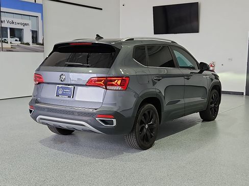 Certified 2023 Volkswagen Taos SE w/ Panoramic Sunroof Package FWD image 8