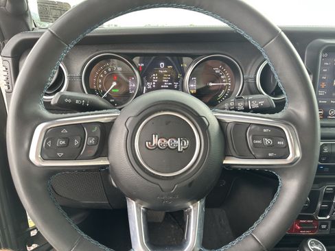 Used 2023 Jeep Wrangler Unlimited Rubicon 4xe w/ Cold Weather Group AWD/4WD image 18