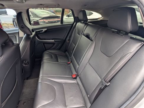 Used 2015 Volvo V60 T5 Premier image 18
