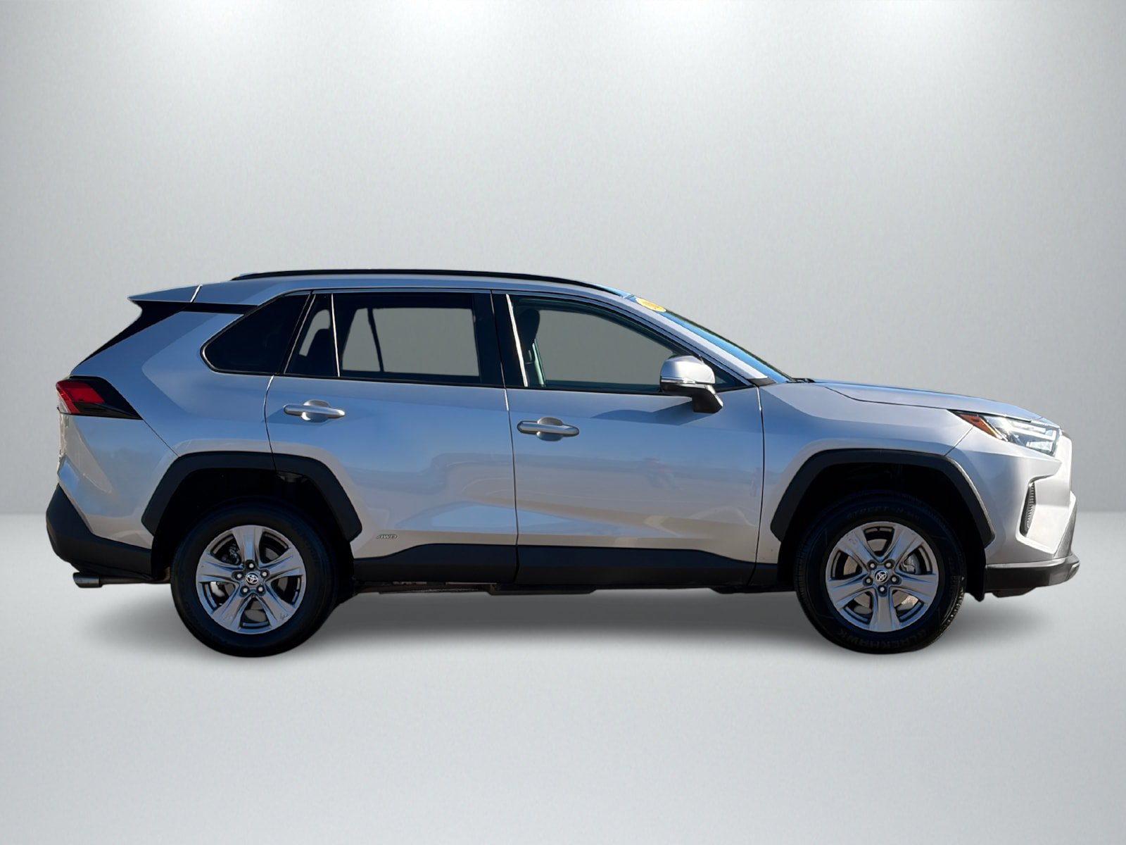 Used 2024 Toyota RAV4 XLE AWD/4WD image 6