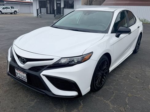 Used 2022 Toyota Camry SE w/ Carpet Mat Package (TMS) FWD image 3
