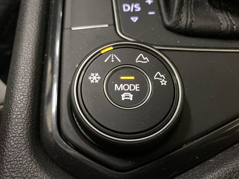 Used 2020 Volkswagen Tiguan SEL image 25