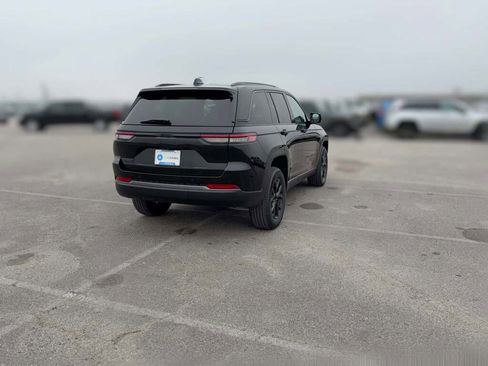 New 2026 Jeep Grand Cherokee Altitude image 11