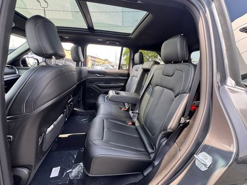 New 2026 Jeep Grand Cherokee Limited w/ Limited Altitude Package AWD/4WD image 15