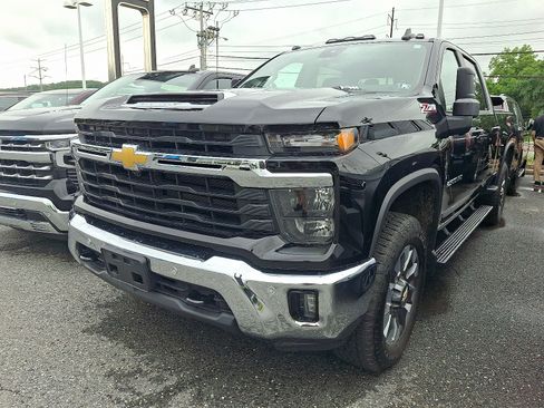 Used 2025 Chevrolet Silverado 2500 LT w/ All Star Edition AWD/4WD image 3