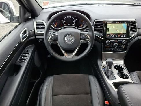 Used 2021 Jeep Grand Cherokee Laredo X image 11