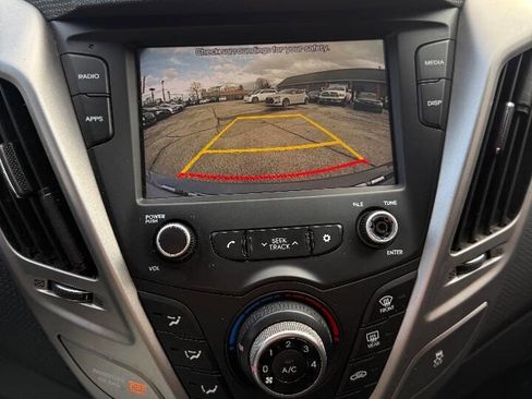 Used 2017 Hyundai Veloster image 14
