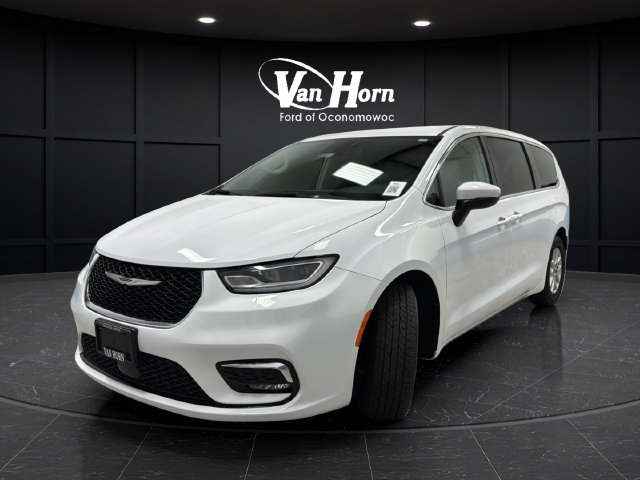 Used 2023 Chrysler Pacifica Touring-L FWD image 3