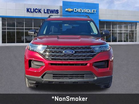 Used 2023 Ford Explorer XLT image 2