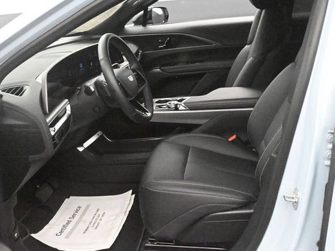 Used 2025 Cadillac Lyriq Sport AWD/4WD image 10