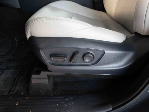 Used 2024 Toyota Tacoma Limited image 12