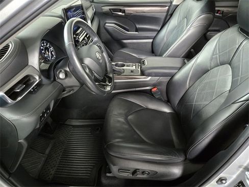 Used 2021 Toyota Highlander Platinum image 13