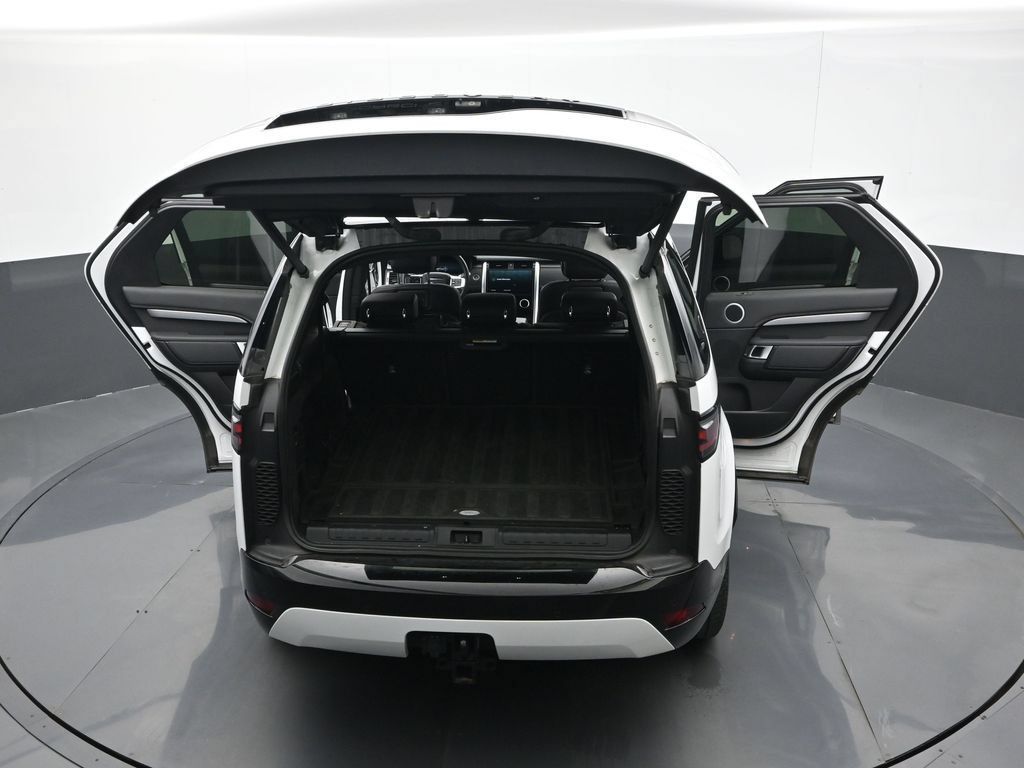 Used 2024 Land Rover Discovery Dynamic SE AWD/4WD image 25
