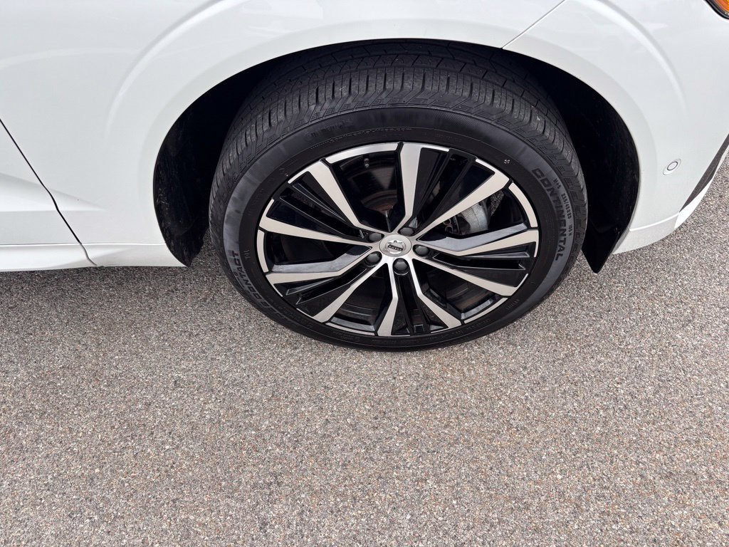 Certified 2024 Volvo XC60 B5 Plus w/ Climate Package AWD/4WD image 32