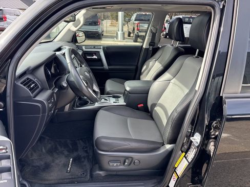 Used 2018 Toyota 4Runner SR5 Premium image 8