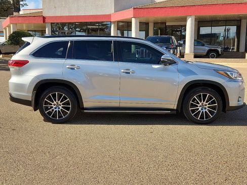 Used 2017 Toyota Highlander SE image 5