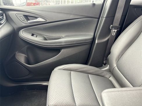 Used 2020 Buick Encore GX Essence image 10