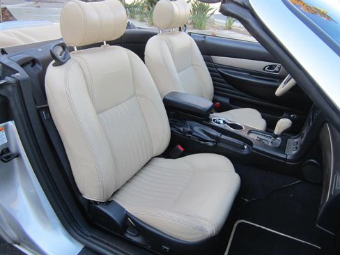 Used 2004 Ford Thunderbird Deluxe image 19
