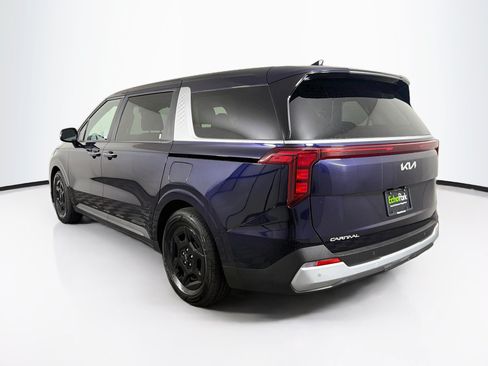 Used 2025 Kia Carnival FWD image 5