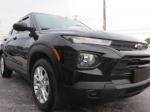 Used 2022 Chevrolet TrailBlazer LS FWD image 2
