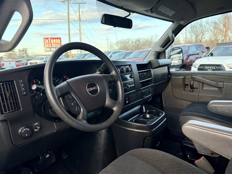 Used 2019 GMC Savana 2500 w/ Driver Convenience Package RWD image 19
