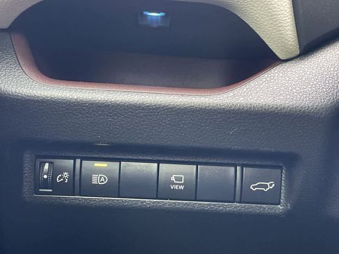 Used 2019 Toyota RAV4 Limited image 30