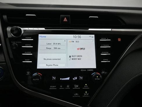 Used 2020 Toyota Camry SE w/ Sunroof Package FWD image 16