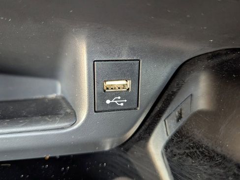 Used 2022 Toyota C-HR XLE image 21