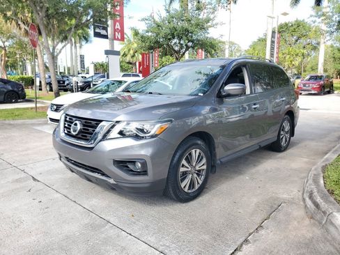 Used 2019 Nissan Pathfinder SL FWD image 3