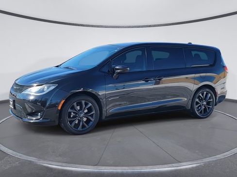 Used 2019 Chrysler Pacifica Touring Plus w/ S Appearance Package image 4