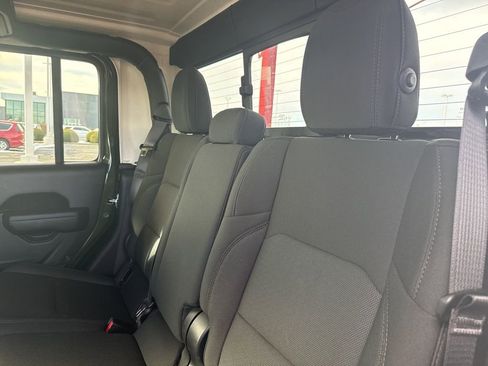Used 2022 Jeep Gladiator Sport image 18