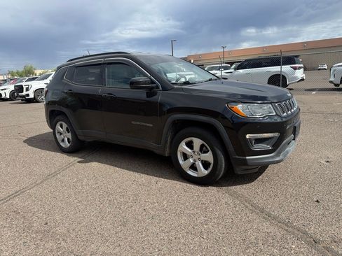 Used 2018 Jeep Compass Latitude w/ Popular Equipment Group AWD/4WD image 3