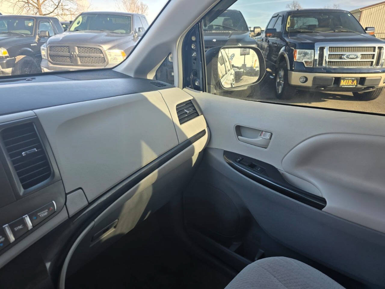 Used 2014 Toyota Sienna LE FWD image 20