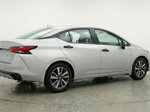 Used 2025 Nissan Versa SV image 9